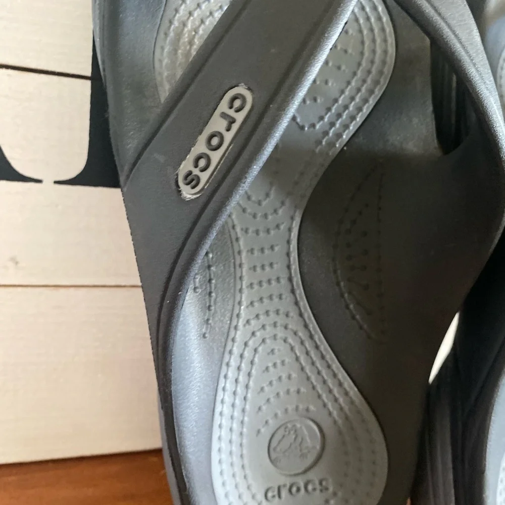 Crocs m8 w10 unisex grey two tone sandals